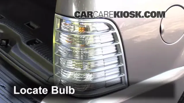 2006 Mercury Mountaineer Convenience 4.0L V6 Éclairage Feu clignotant arrière (remplacer l'ampoule)
